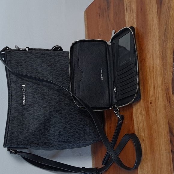 Michael Kors Logo Purse & Wallet Set - Picture 2 of 10